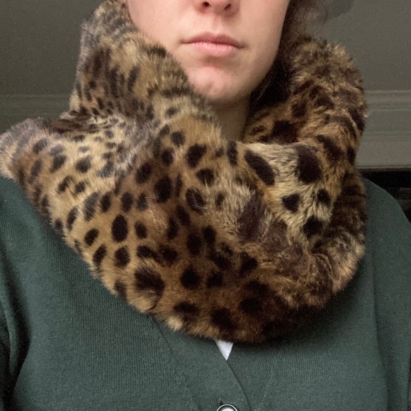 Scarf - Picture 1 of 3